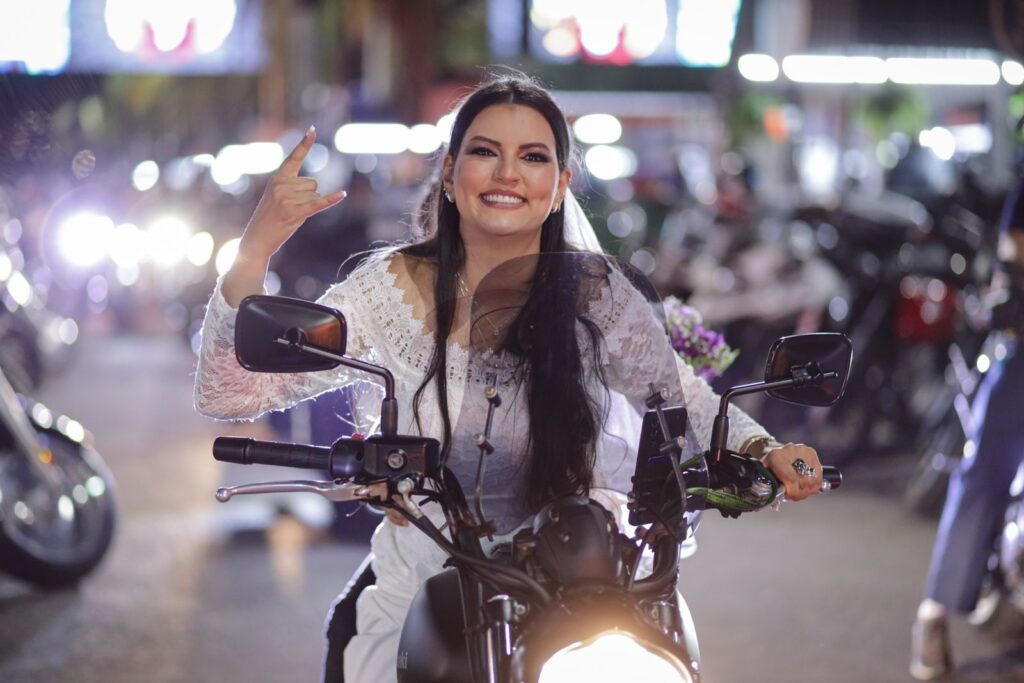 De véu e capacete: Capital Moto Week celebra casamentos à moda de Las Vegas